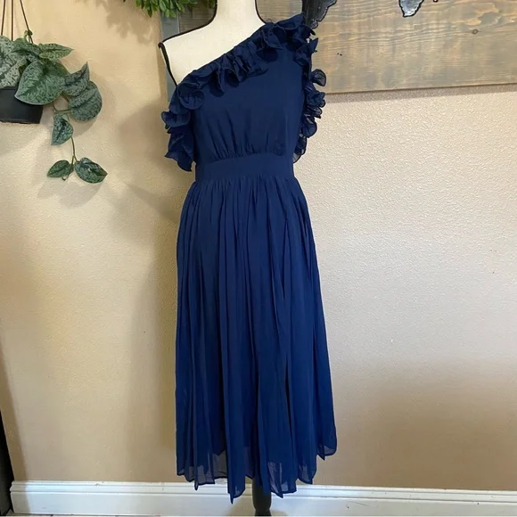 NWOT Splendid Charisma Navy Ruffled Pleated One-Shoulder Midi Dress - Picture 2 of 10